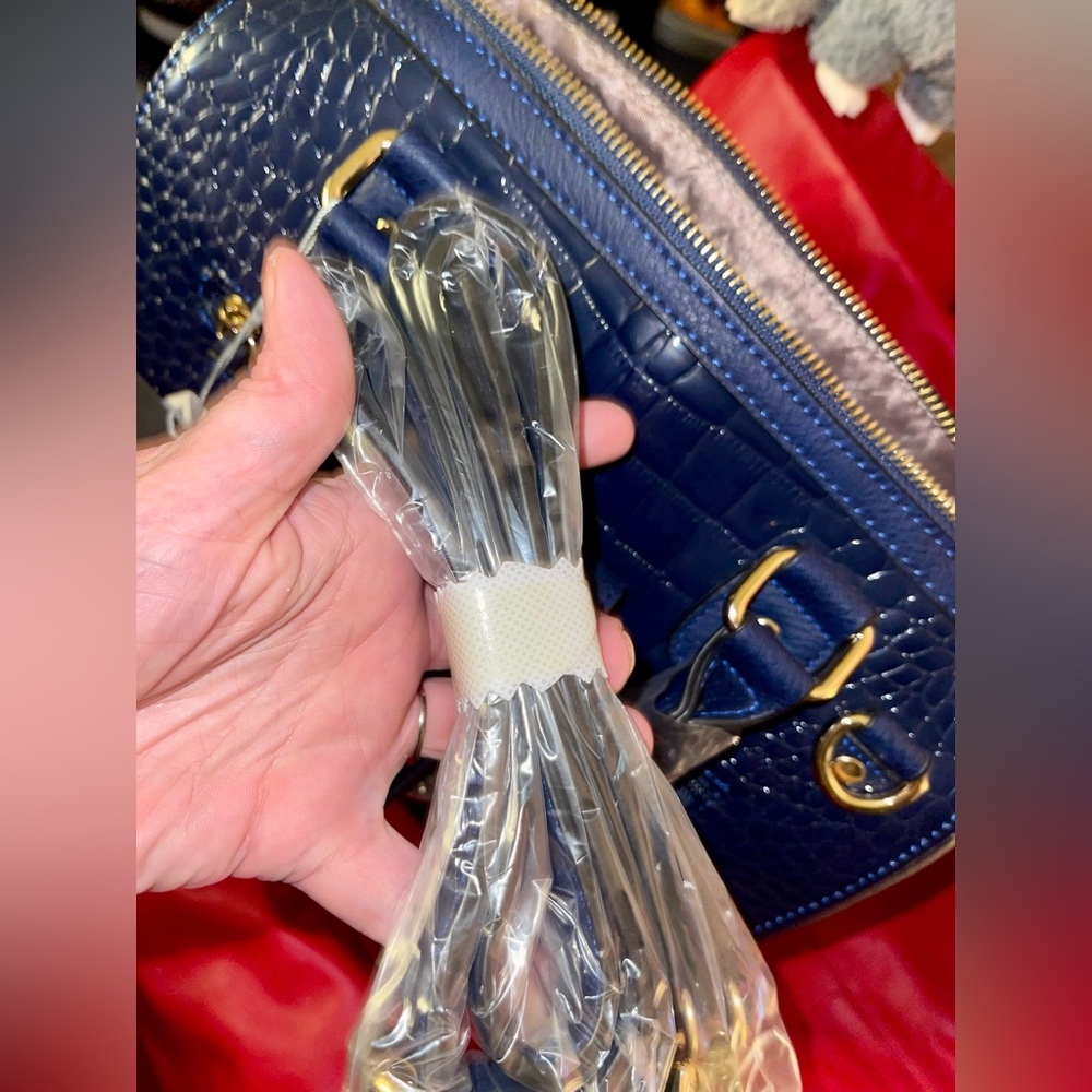 Dasein Large Blue Alligator Embossed Hand/Shoulder Bag with Matching Wristlet. - Picture 16 of 16